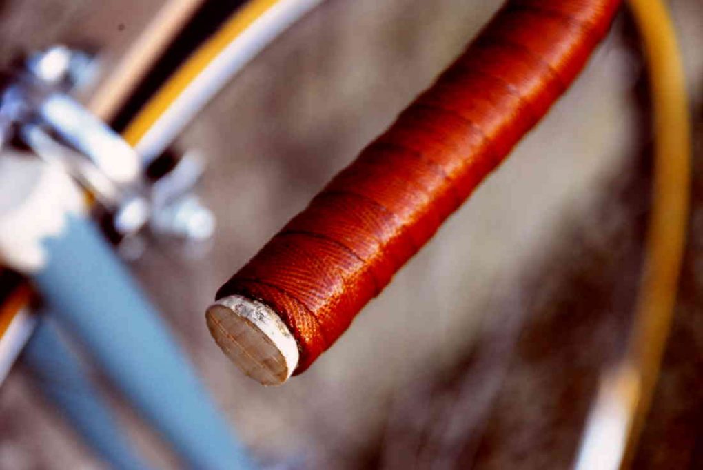 cycles tempête alpina bicyclette vinatge élégante ruban de cintre serge coton finition gomme laque bouchon liêge