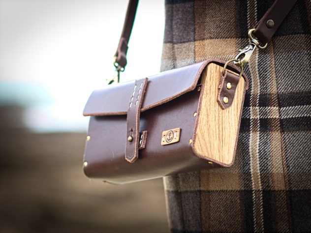 sac à main cuir et bois