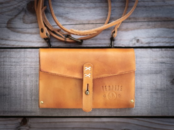 Le Reporter - Pochette cuir et bois - Miel – Image 4