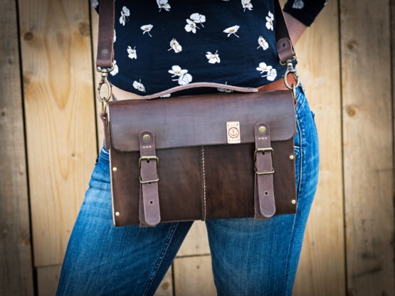 Le coursier - Sac bandoulière cuir et bois - Chocolat – Image 5