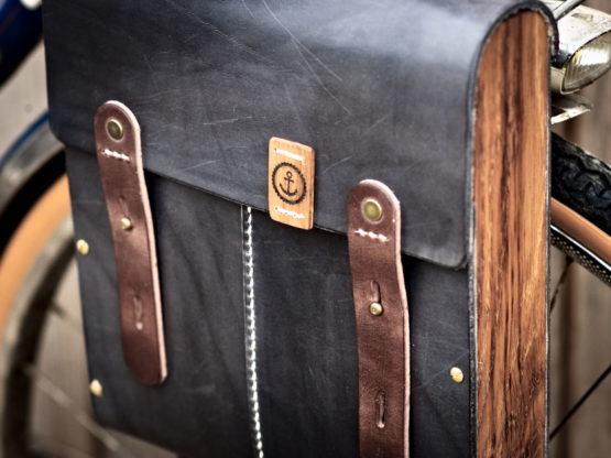 Le Postier, sacoche cuir et bois - Miel, chocolat ou noir vintage – Image 6