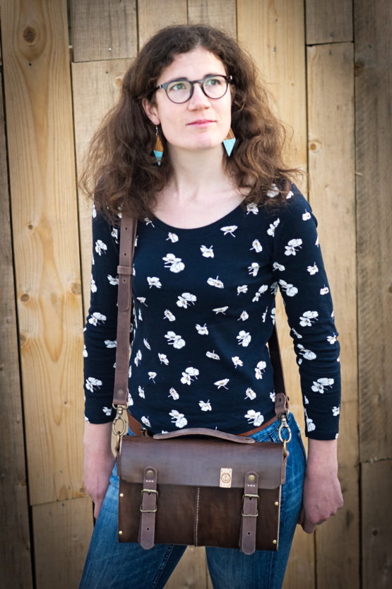 Le coursier - Sac bandoulière cuir et bois - Chocolat – Image 2