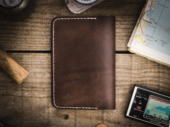 Voyageur - Porte passeport cuir - Chocolat – Image 4
