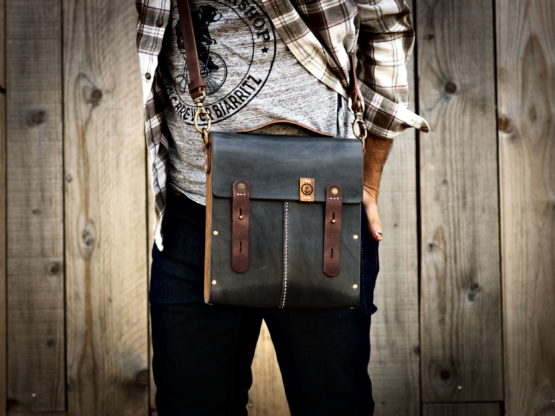 Le Postier, sacoche cuir et bois - Miel, chocolat ou noir vintage – Image 9