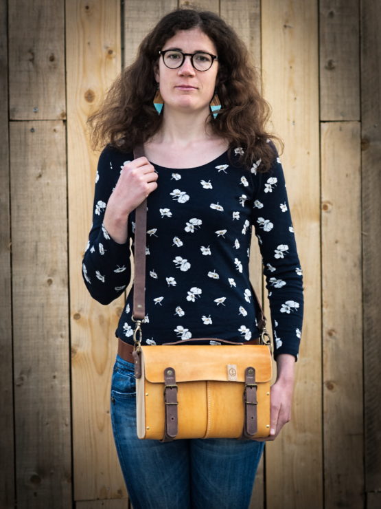 Le coursier - Sac bandoulière cuir et bois - Miel – Image 2