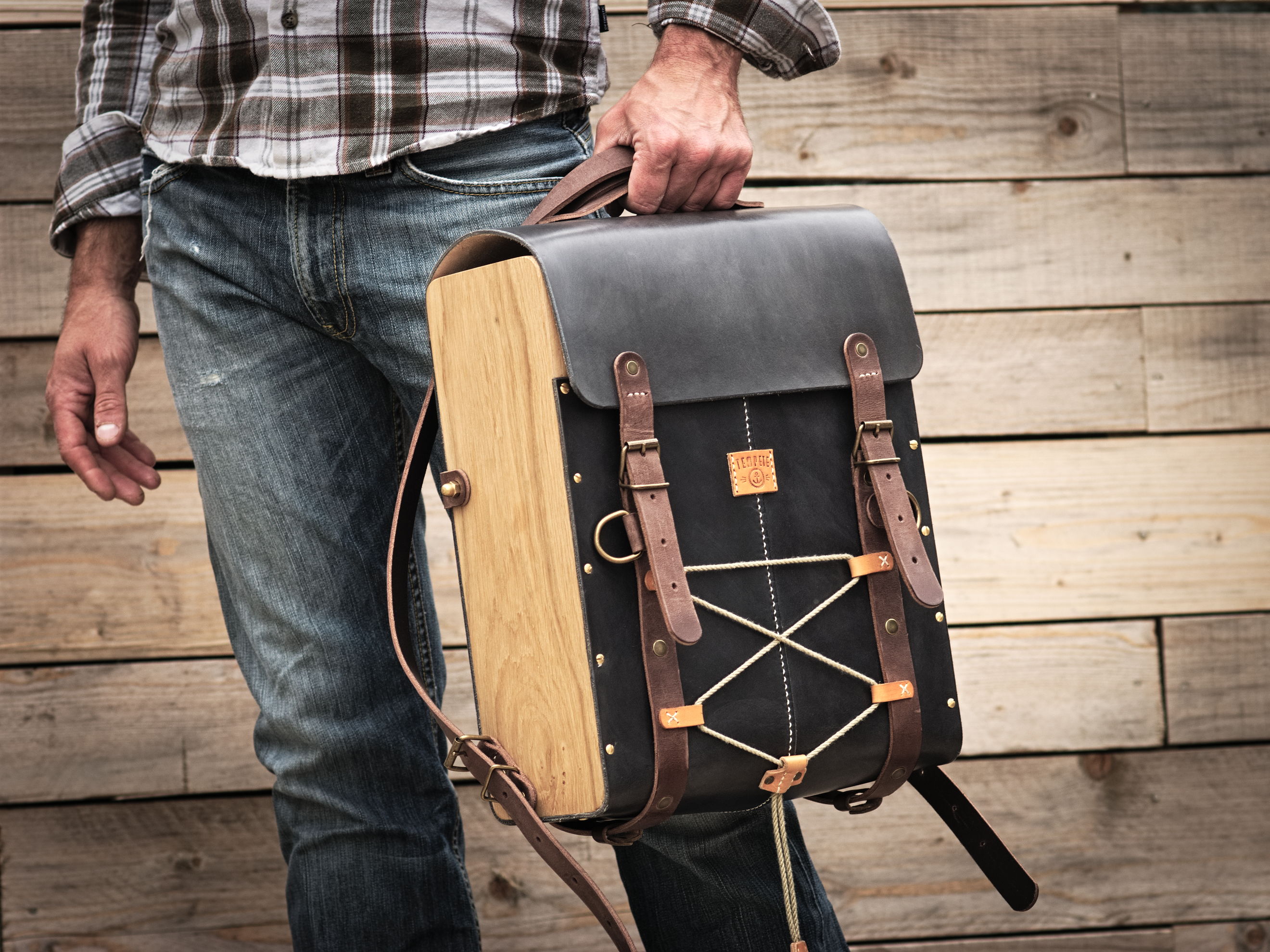 Le Backpack - Sac à dos cuir et bois - Miel, chocolat ou noir vintage