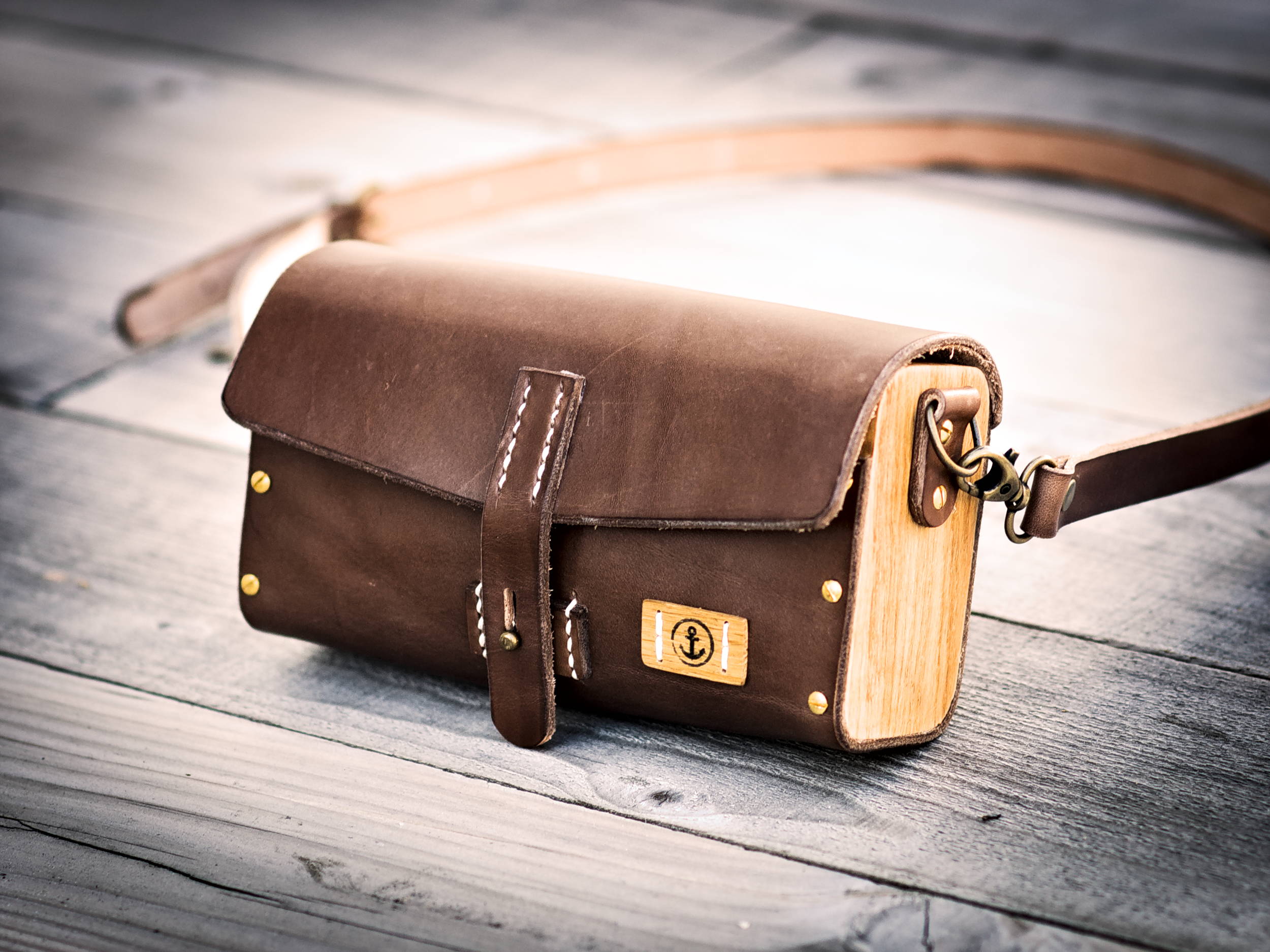 L'indispensable - Sac à main cuir et bois - couleur Miel, chocolat ou noir  vintage.