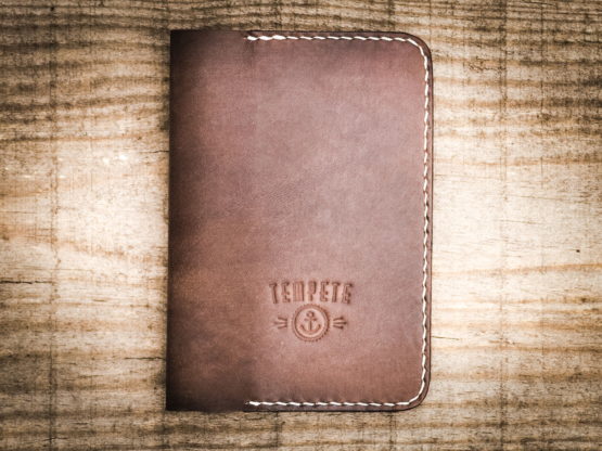 Voyageur - Porte passeport cuir - Chocolat – Image 3