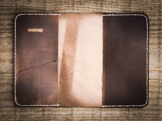 Voyageur - Porte passeport cuir - Chocolat – Image 5