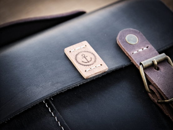 Le coursier - Sac bandoulière cuir et bois - Noir Vintage – Image 8