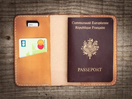 Voyageur - Porte passeport cuir - Miel – Image 5