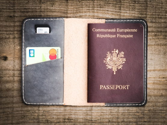 Voyageur - Porte passeport cuir - Noir Vintage – Image 6