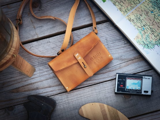 Le Reporter - Pochette cuir et bois - Miel – Image 2