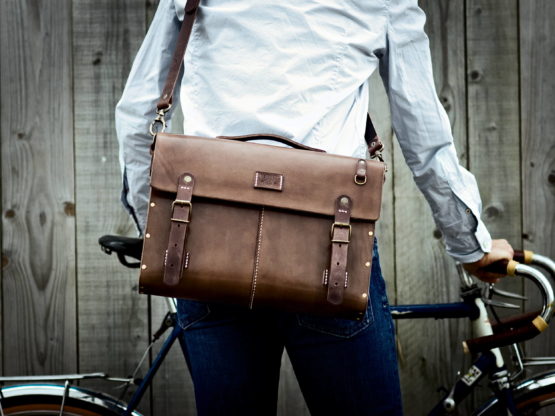 Cartable vélo cuir et bois - Chocolat, Miel ou Noir vintage – Image 12