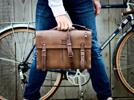 Cartable vélo cuir et bois - Chocolat, Miel ou Noir vintage – Image 9