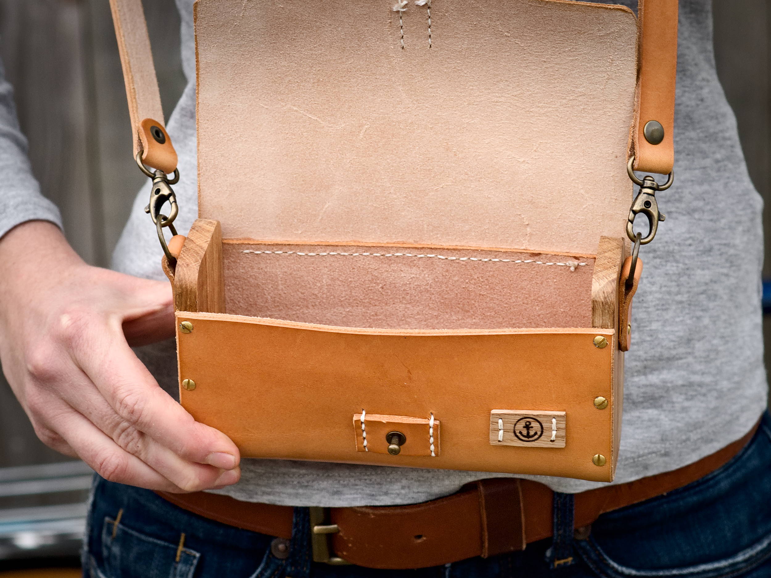 L'indispensable - Sac à main cuir et bois - couleur Miel, chocolat ou noir  vintage.