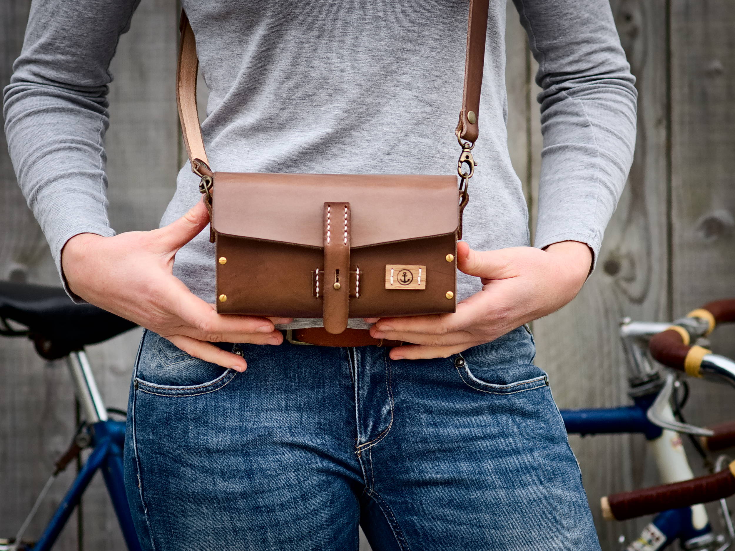 L'indispensable - Sac à main cuir et bois - couleur Miel, chocolat ou noir  vintage.