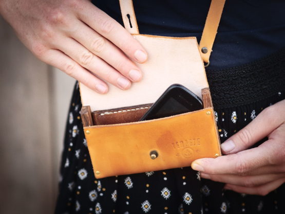 Le Reporter - Pochette cuir et bois - Miel – Image 11
