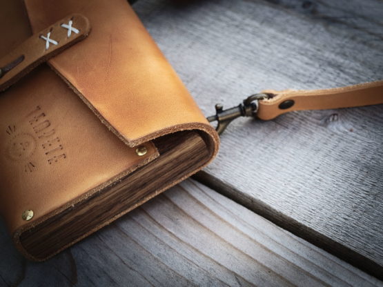 Le Reporter - Pochette cuir et bois - Miel – Image 6