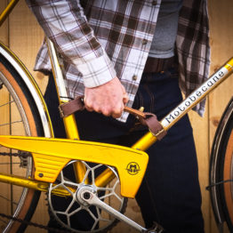 porte vélo cuir et bois