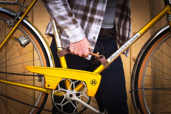 porte vélo cuir et bois