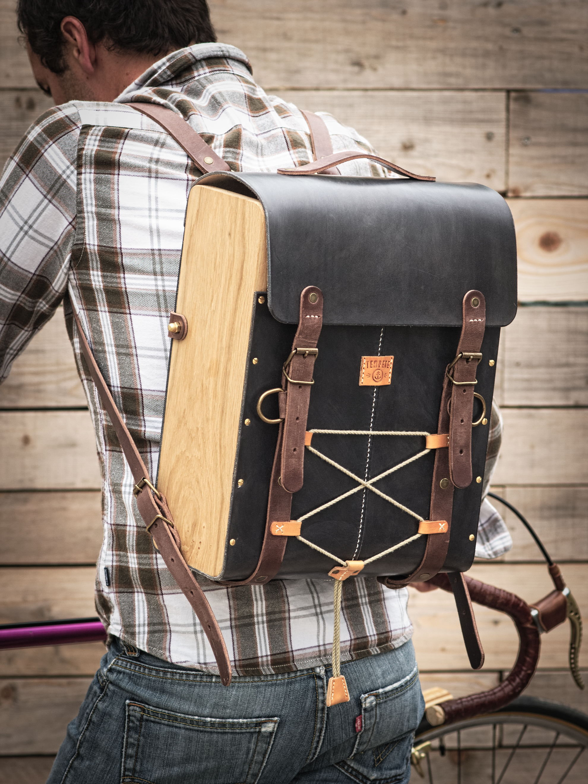 Le Backpack - Sac à dos cuir et bois - Miel, chocolat ou noir vintage